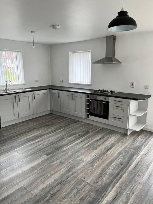 Conveniently Located, Close To City And Quiet Area Londonderry ภายนอก รูปภาพ