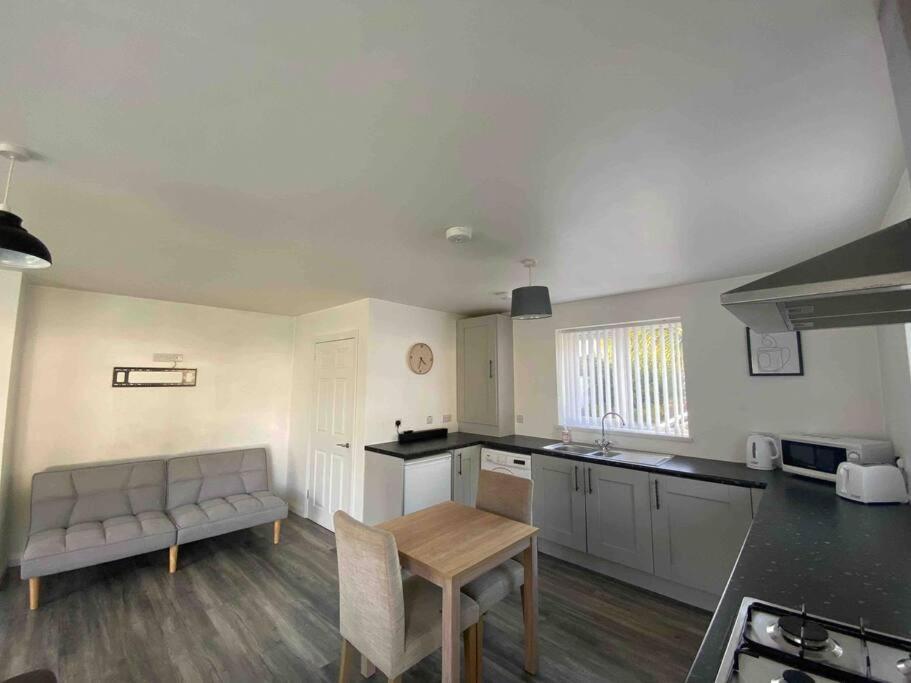 Conveniently Located, Close To City And Quiet Area Londonderry ภายนอก รูปภาพ